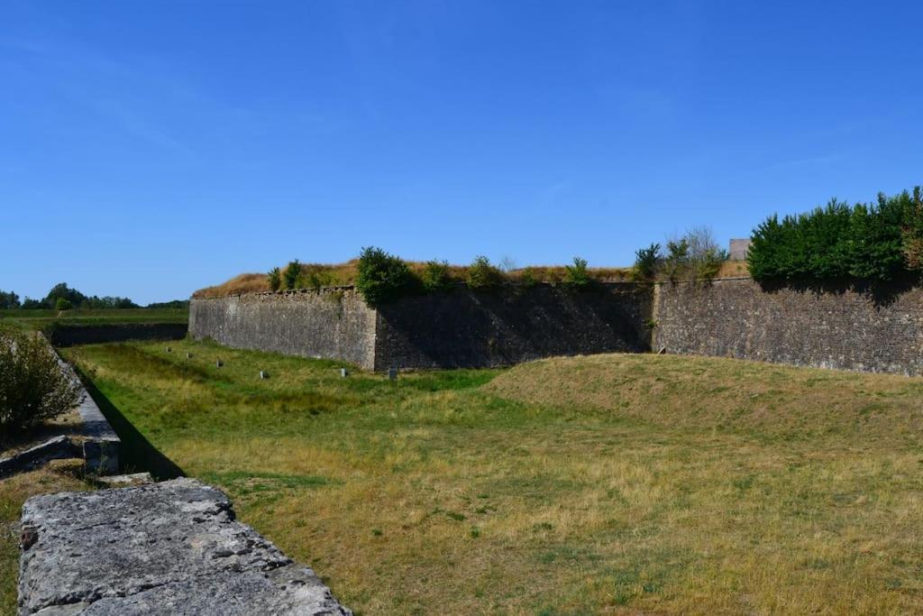 L'Escale Des Remparts Βίλα Rocroi Εξωτερικό φωτογραφία